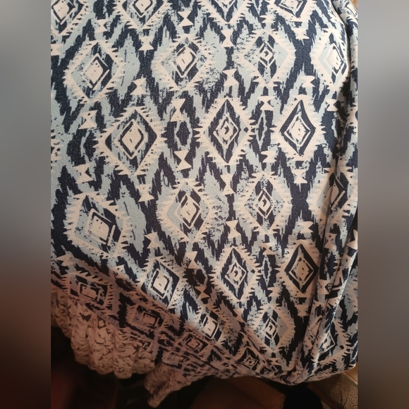 Blue and White Patterned Leggings Pants - Picture 4 of 4